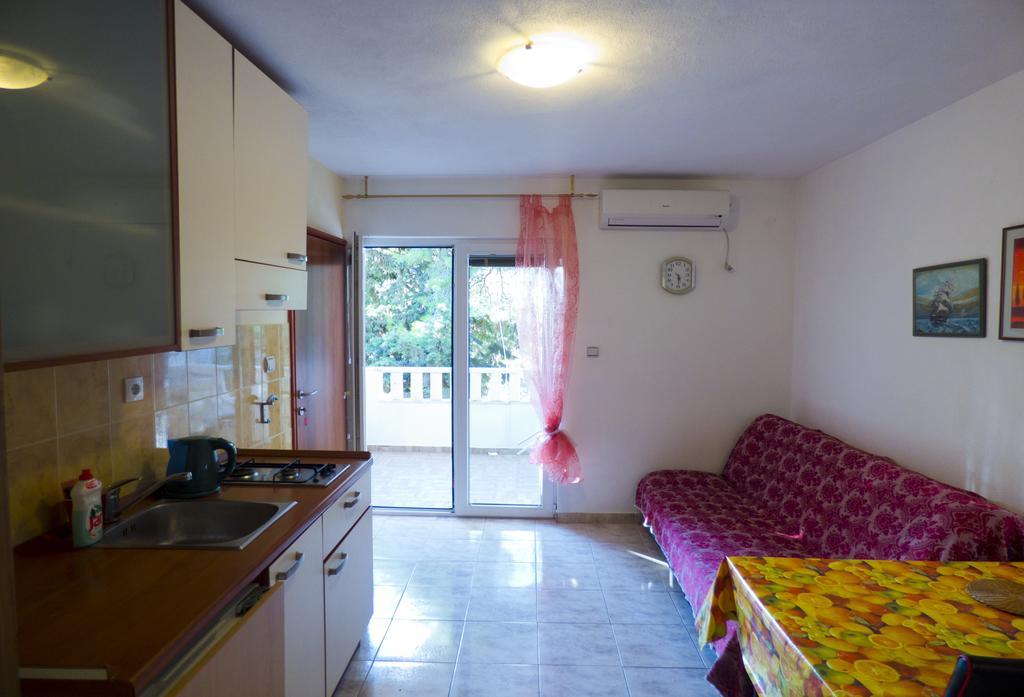 Plaza Apartment *