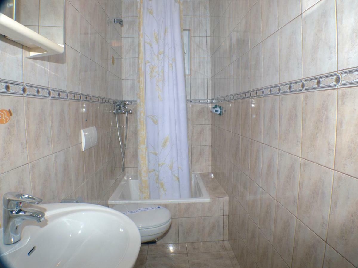 Plaza Apartment *
